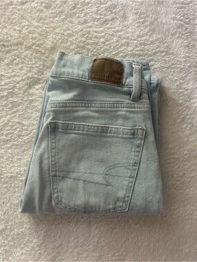 American Eagle Outfitters Light Wash High-Rise Women’s Jeans